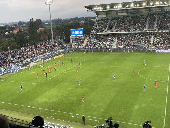 Ligue 2 - Le Sporting de Bastia nettement battu par Laval (0-3)
