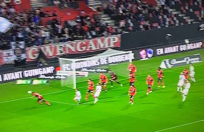 Battu lourdement à Guingamp (0-3), l'ACA est désormais 17e du classement de Ligue 2. Battu lourdement à Guingamp (0-3), l'ACA est désormais 17e du classement de Ligue 2.