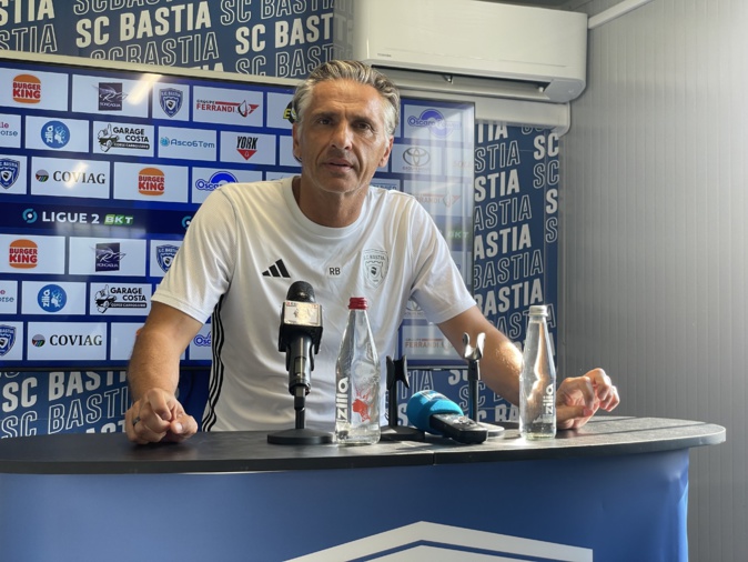 L'entraineur Régis Brouard attend une réaction de ses joueurs à Angers. L'entraineur Régis Brouard attend une réaction de ses joueurs à Angers.