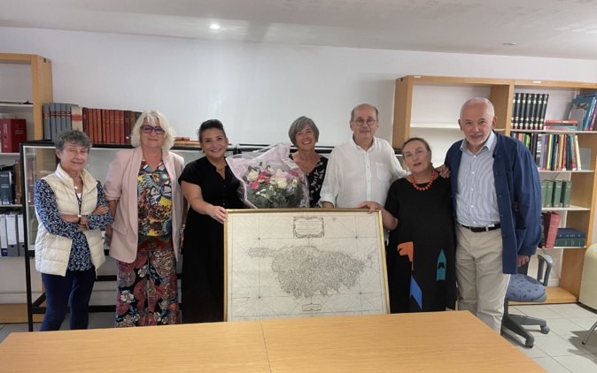 Remise de don à la biblothèque Prelà par la famille Dionisi. Remise de don à la biblothèque Prelà par la famille Dionisi.