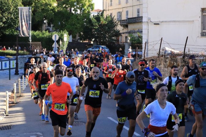 Le départ du Periplucciu. (Photos Mario Grazi) Le départ du Periplucciu. (Photos Mario Grazi)