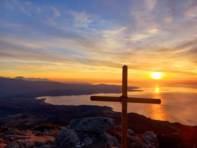 Coucher de soleil sur le golfe de Saint-Florent et L'île-Rousse depuis la Cima di Gratera. (Michaël-Ange Gérard)