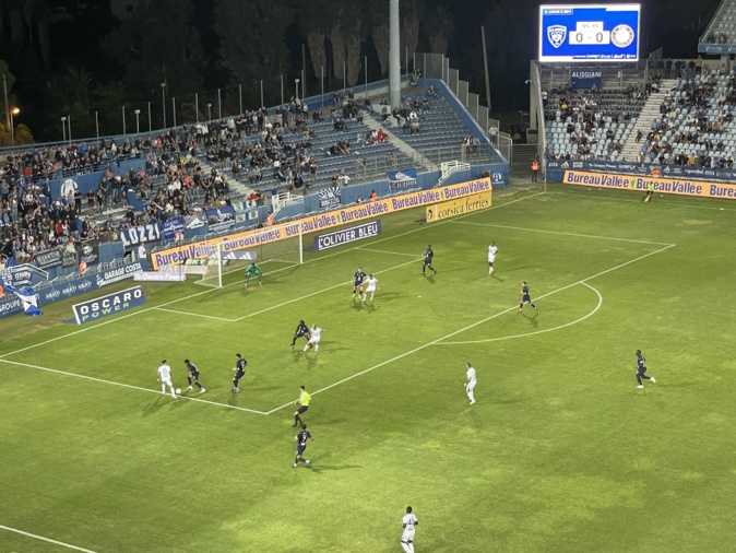 Ligue 2 - Le Sporting sombre face à Pau (1-4) Ligue 2 - Le Sporting sombre face à Pau (1-4)