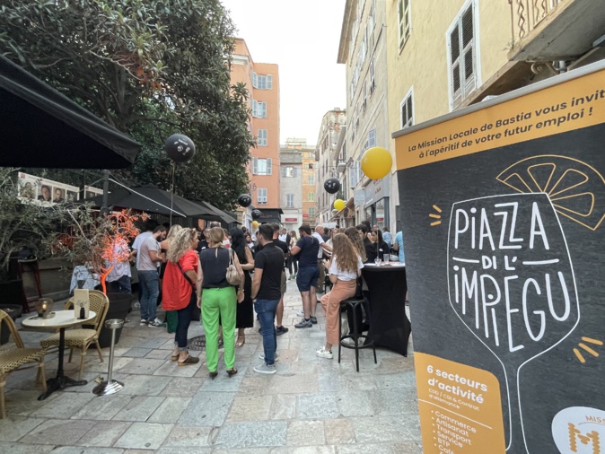 Les participants de la Piazza di l’impiegu. Les participants de la Piazza di l’impiegu.