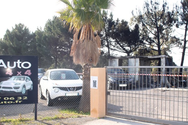 Le bureau de vente de JDTA Auto-Calvi entièrement détruit par un incendie Le bureau de vente de JDTA Auto-Calvi entièrement détruit par un incendie