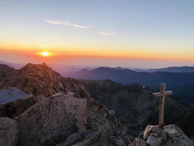 La photo du jour : spectacle au sommet du Monte Rotondu