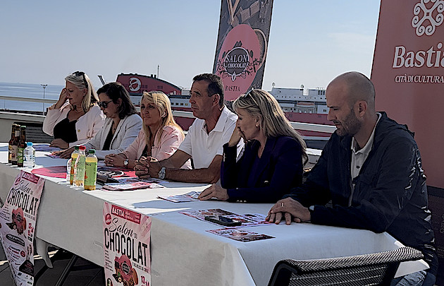 Christelle Couturier, Najoua El Berrak, Emmanuelle de Gentile, Paul Pierinelli, Linda Piperi et Christian Graziani ont donné le coup d'envoi du 11e salon du chocolat de Bastia