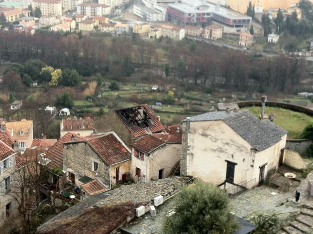 Corte : Un appartement détruit par un incendie près de la Citadelle Corte : Un appartement détruit par un incendie près de la Citadelle