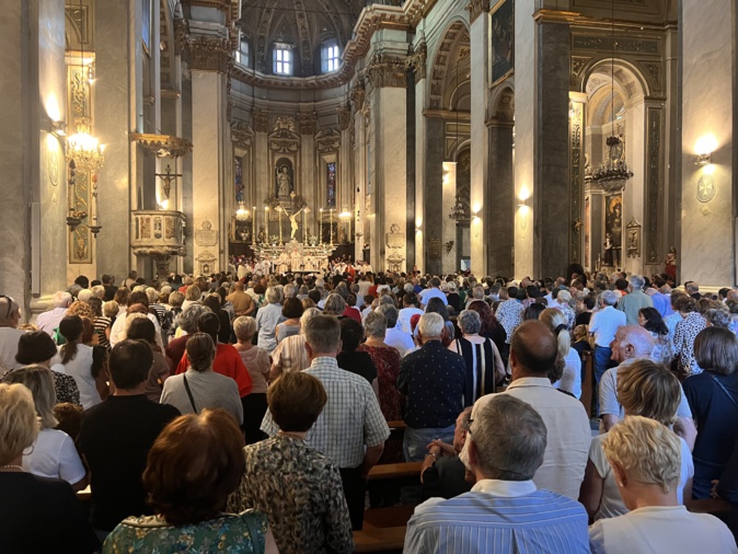 A Ajaccio et Bastia, le cardinal Bustillo célèbre la messe devant des fidèles enthousiastes A Ajaccio et Bastia, le cardinal Bustillo célèbre la messe devant des fidèles enthousiastes