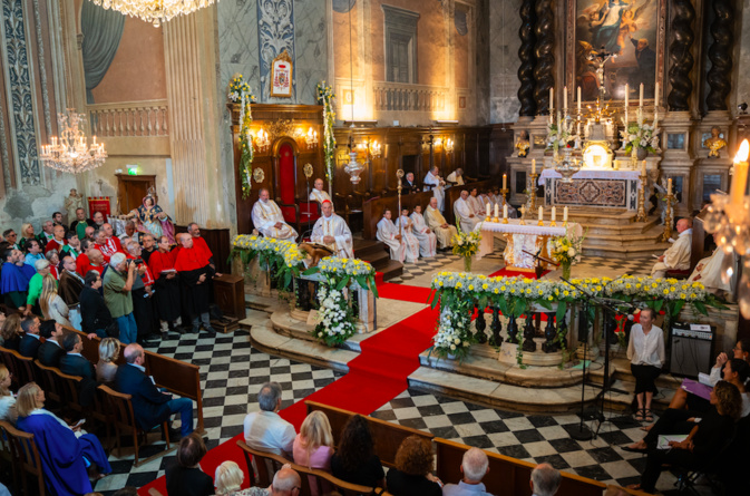 A Ajaccio et Bastia, le cardinal Bustillo célèbre la messe devant des fidèles enthousiastes
