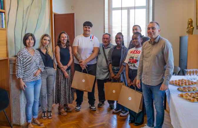 Les athlètes à la mairie de Portivechju Les athlètes à la mairie de Portivechju