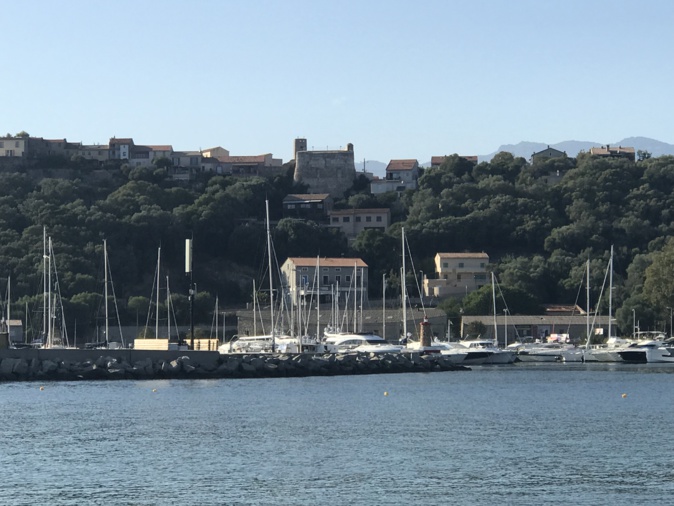 L'ascenseur urbain, en réflexion, relierait le port de plaisance à la ville haute de Porto-Vecchio. L'ascenseur urbain, en réflexion, relierait le port de plaisance à la ville haute de Porto-Vecchio.