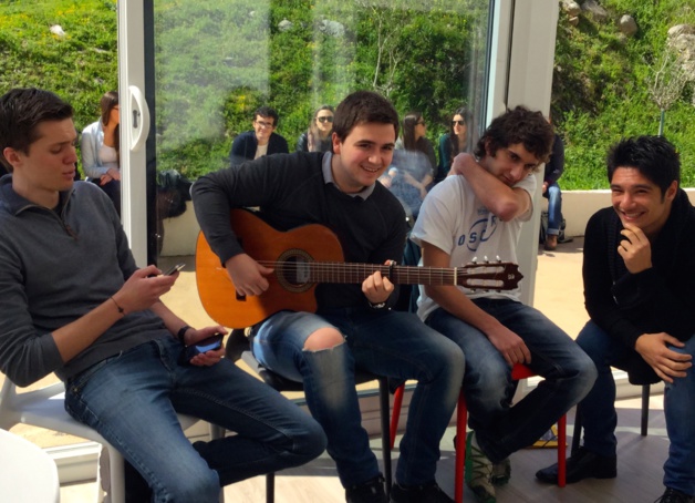 Le groupe A Pasqualina, vivement applaudi. Le groupe A Pasqualina, vivement applaudi.