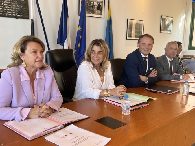 Angèle Bastiani et Michel Prosic au centre Angèle Bastiani et Michel Prosic au centre