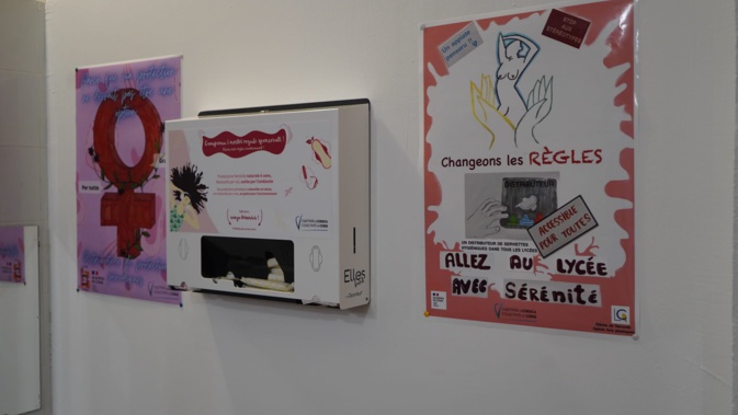 Le distributeur de protections hygiéniques du lycée du Fango Le distributeur de protections hygiéniques du lycée du Fango