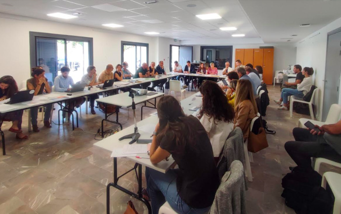 Tous réunis autour de la table à Figari pour l'avenir du littoral ©DR Tous réunis autour de la table à Figari pour l'avenir du littoral ©DR