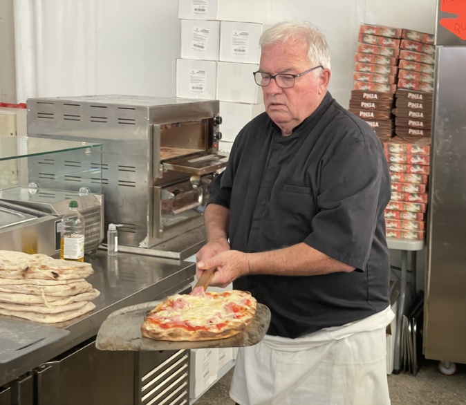 Chaud devant, show pizza. Chaud devant, show pizza.