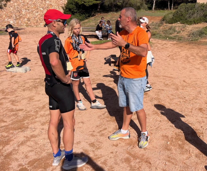 Sauveur Nicolas, le Président du CTCA et organisateur de l'épreuve à l'arrivée des participants. Sauveur Nicolas, le Président du CTCA et organisateur de l'épreuve à l'arrivée des participants.