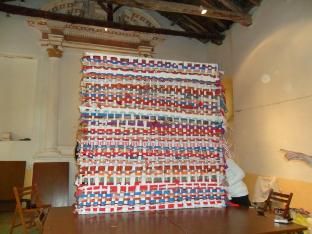 La grande tapisserie réalisée pendant la résidence de Pietracorbara. La grande tapisserie réalisée pendant la résidence de Pietracorbara.