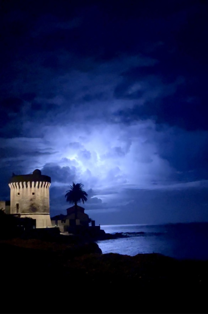 L'image du jour : orage sur Miomu L'image du jour : orage sur Miomu