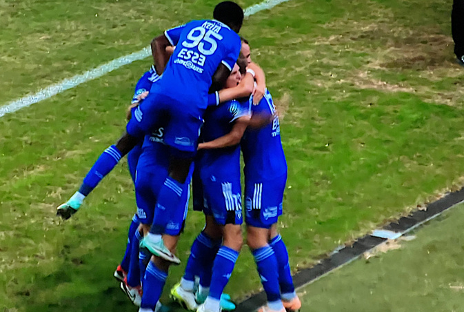 Les bastiais saluant le but de Bonhert. Les bastiais saluant le but de Bonhert.