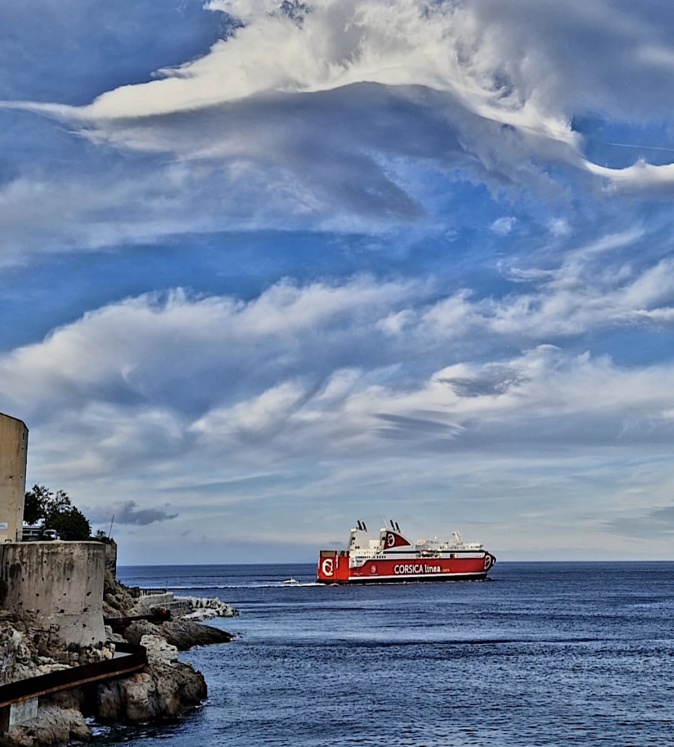 La photo du jour : Bastia, un batellu si n'hè va