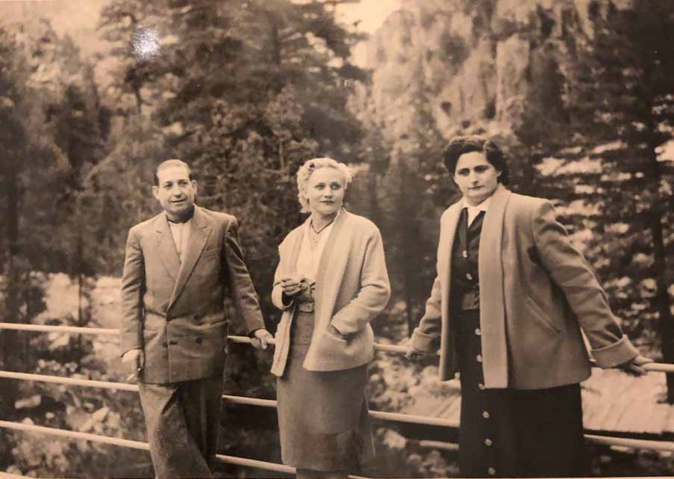 Lors de l'inauguration du pont de Tragone en 1955 en présence de Toussaint Mariani, frère de l'entrepreneur Hyacinthe qui a construit le pont, de Mme Vignaud, sous-préfete de Corte et de Mme Rossi.