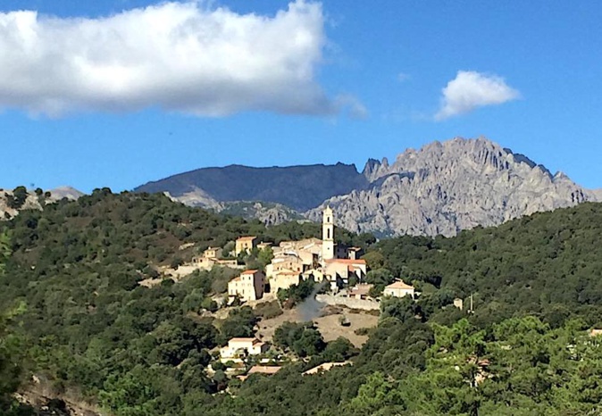 La photo du jour : u bellu paese di Suveria La photo du jour : u bellu paese di Suveria