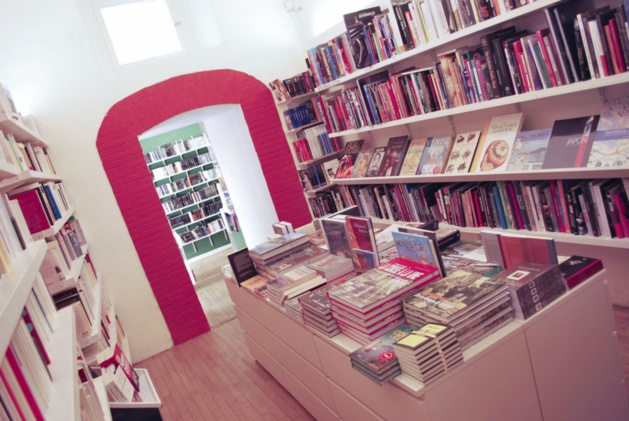 Olivier Battistini dédicacera ses derniers ouvrages avec la Librairie les Deux Mondes.  André-Jean Bonelli le fera avec la librairie Album