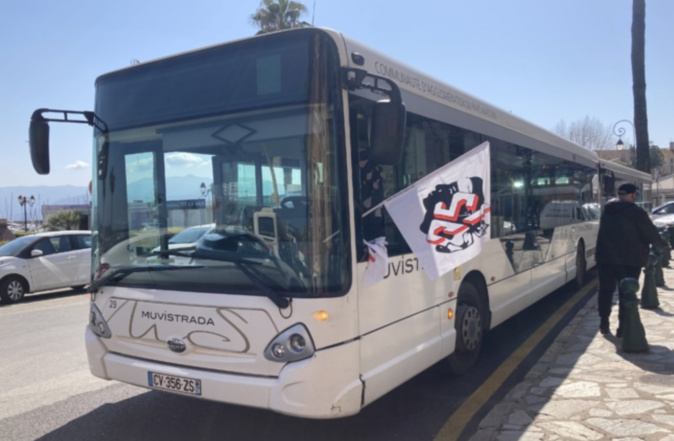 Le trafic des bus ajacciens devrait être fortement impacté en cette fin d'après-midi. Le trafic des bus ajacciens devrait être fortement impacté en cette fin d'après-midi.