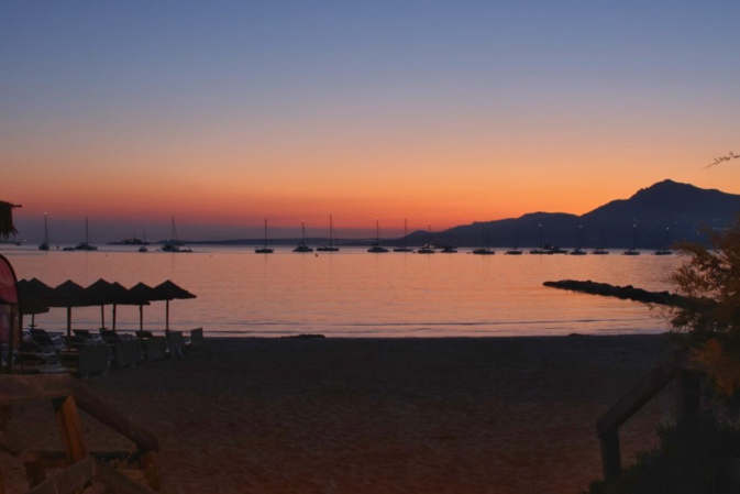 La photo du jour : la plage de Calvi au lever du jour La photo du jour : la plage de Calvi au lever du jour