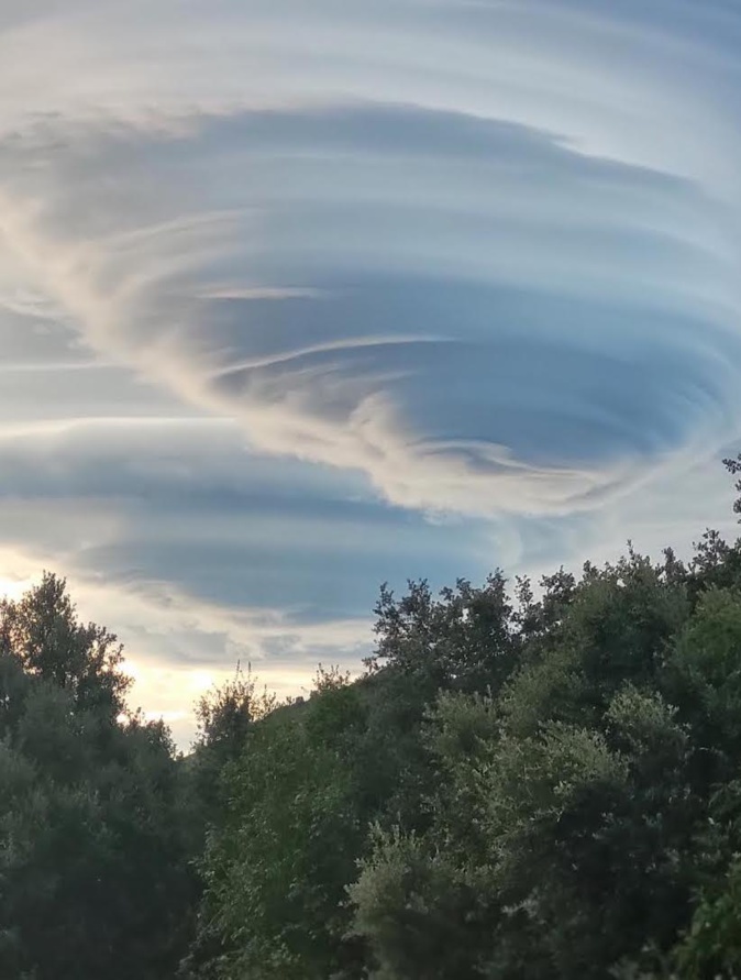 EN IMAGES - Ambiance… lenticulaire au dessus de la Corse
