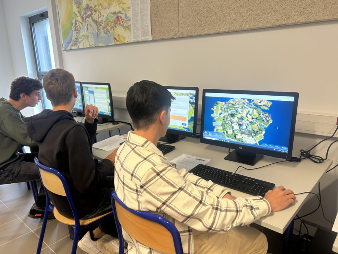 Les élèves de 3e du collège du Stiletto ont découvert ce matin le monde de Forindustrie. (Photo : Angelina Rosano)