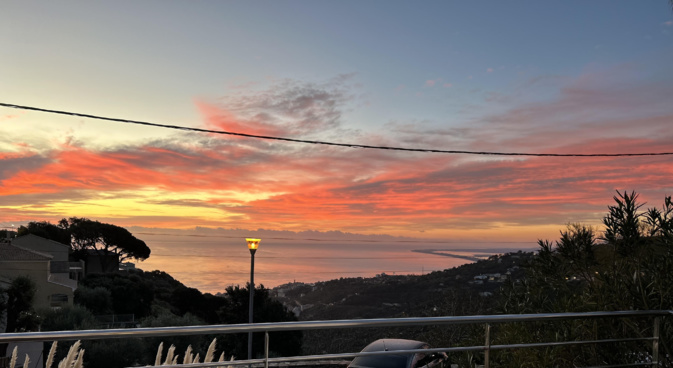 Le ciel s'embrase au-dessus de Bastia (Chantal Donaz)