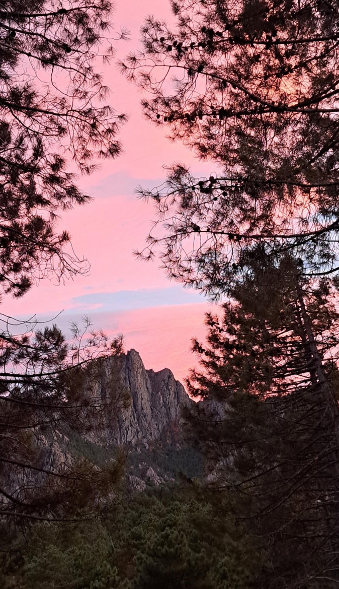 La photo du jour : ciel rose au-dessus du Kyrie de Ghisoni  