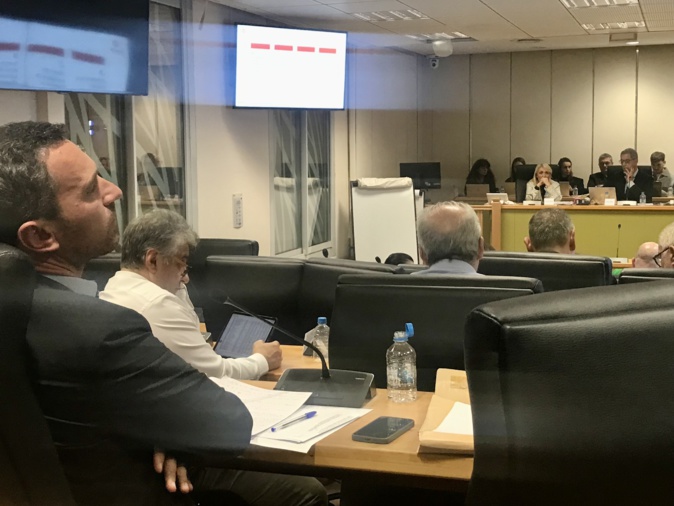 Julien Morganti (au premier plan) a encaissé sans broncher les reproches de Pierre Savelli. Julien Morganti (au premier plan) a encaissé sans broncher les reproches de Pierre Savelli.