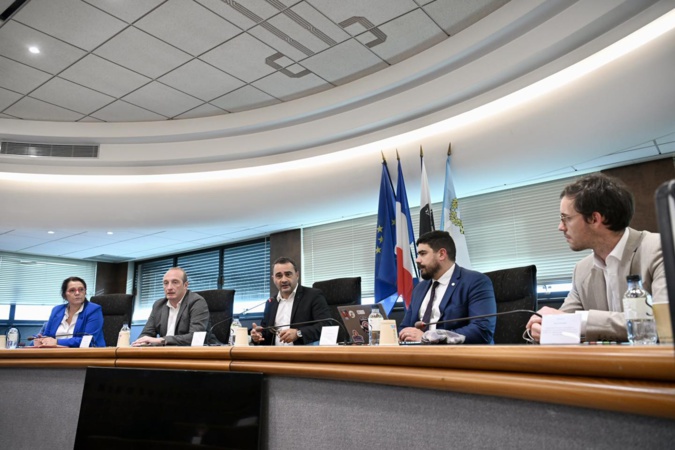 Stéphane Sbraggia, le Maire d'Ajaccio, a pu échanger avec les députés Le Meug-Kasbarian-Echaniz, lors de leur visite dans la cité impériale (crédit photo : Ville d'Ajaccio).