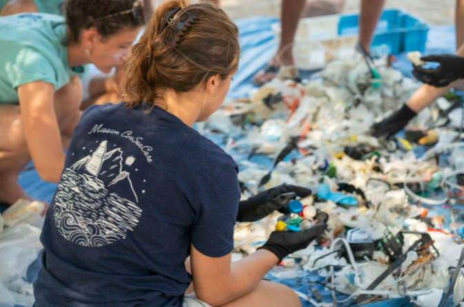 La récolte des déchets par les bénévoles se divise en deux groupes : les macro-déchets (plus de 5 millimètres) et micro-déchets (moins de 5 millimètres), plus  difficiles à capter.