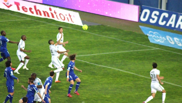 Ngog contrôle avant de tromper Areola Ngog contrôle avant de tromper Areola