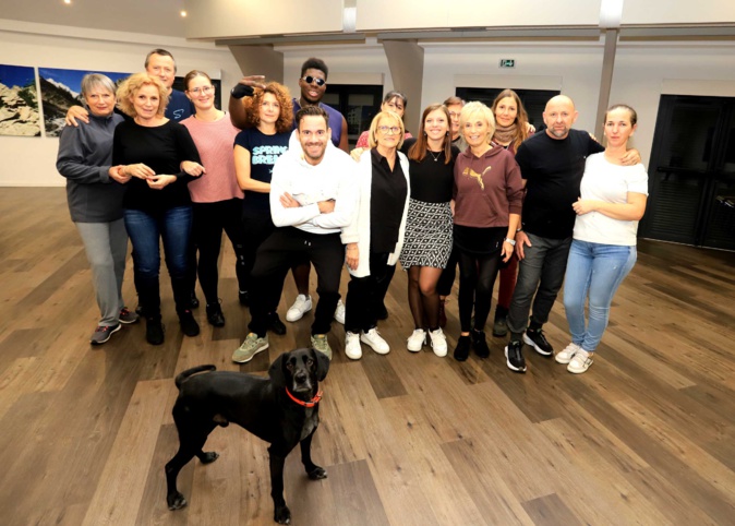 Le groupe de danseurs Le groupe de danseurs
