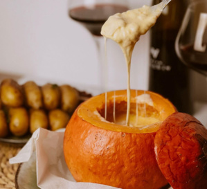 A table : Potimarron au Mont d'or rôti avec #lapetitecuisinedemarie A table : Potimarron au Mont d'or rôti avec #lapetitecuisinedemarie