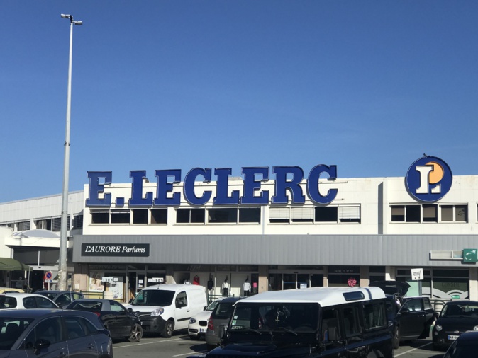 L'hypermarché des Quatre-Chemins sera resté 14 ans sous l'enseigne Leclerc. L'hypermarché des Quatre-Chemins sera resté 14 ans sous l'enseigne Leclerc.