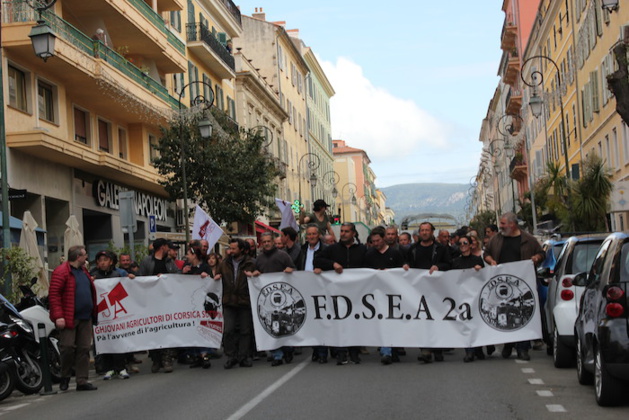 Le torchon brûle entre les agriculteurs et l’Etat : Une délégation reçue à Paris mercredi Le torchon brûle entre les agriculteurs et l’Etat : Une délégation reçue à Paris mercredi