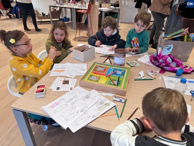 Quelque enfants pendant un atelier Quelque enfants pendant un atelier