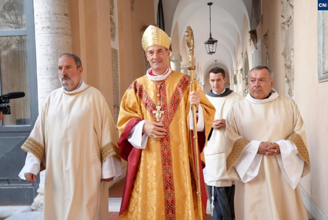 « Le cœur ne se divise pas » : Le Cardinal Bustillo dédicace son livre à ND de Lourdes à Bastia