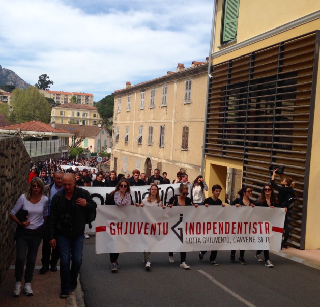 Corte : La manifestation de la Ghjuventù Indipendentista s'achève à la… Citadelle ! Corte : La manifestation de la Ghjuventù Indipendentista s'achève à la… Citadelle !