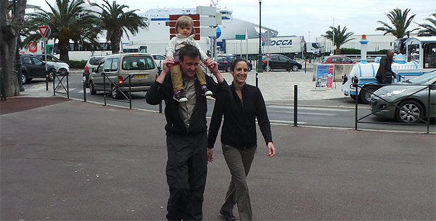 Laurent, avec Eva, et Aurélie : ils marchent pour Handicap international