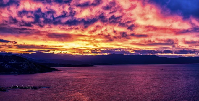 La photo du jour : lever de soleil sur le golfe de Sagone