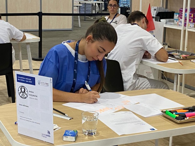 Ambre Acquaviva vient de remporter la médaille d'argent dans la catégorie "soins infirmiers" des WorldSkills