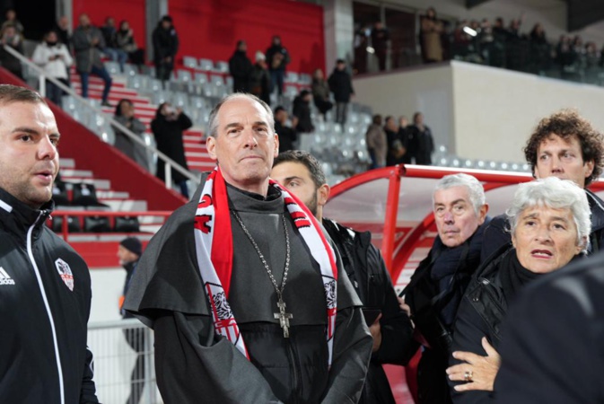 Mgr Bustillo, Cardinal et évêque de Corse a donné le coup d'envoi de la rencontre. Mgr Bustillo, Cardinal et évêque de Corse a donné le coup d'envoi de la rencontre.